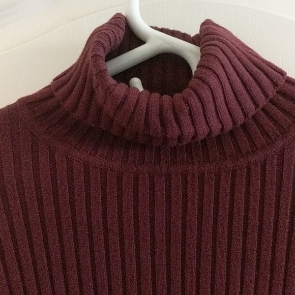i.e relaxed, wine, Med, cotton turtleneck - Picture 2 of 7